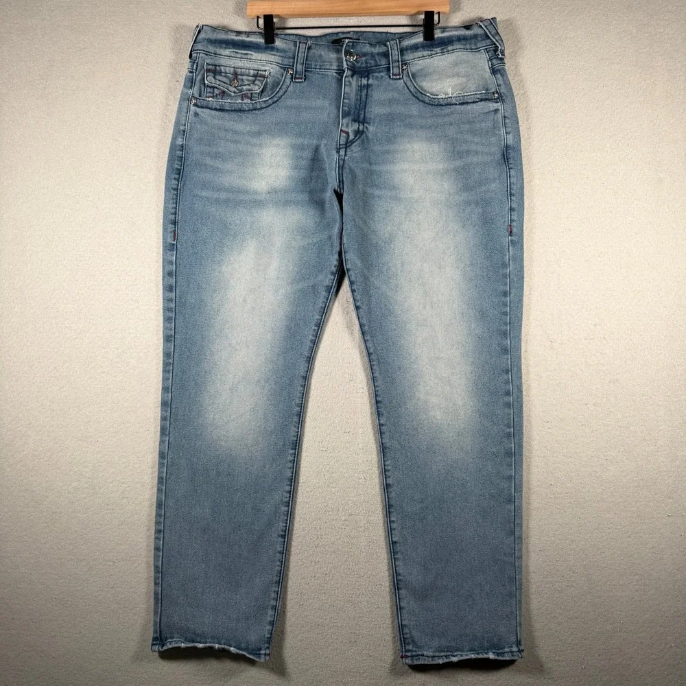 True Religion Geno Relaxed Slim Light Wash Denim Jeans Mens 38 57795-00 Blue